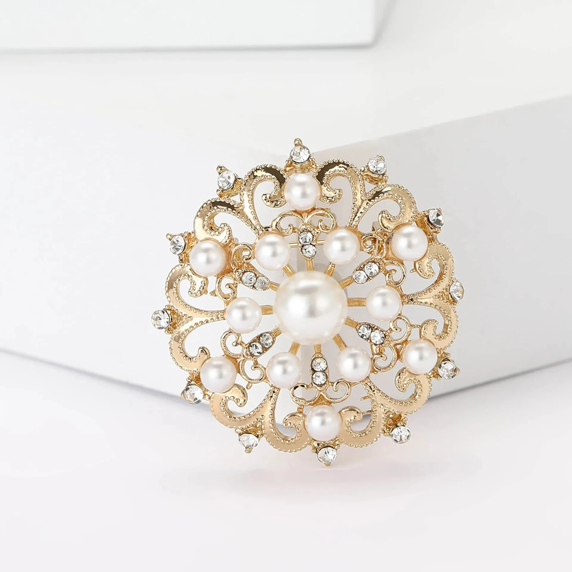 Beril Leather Brooch Pin