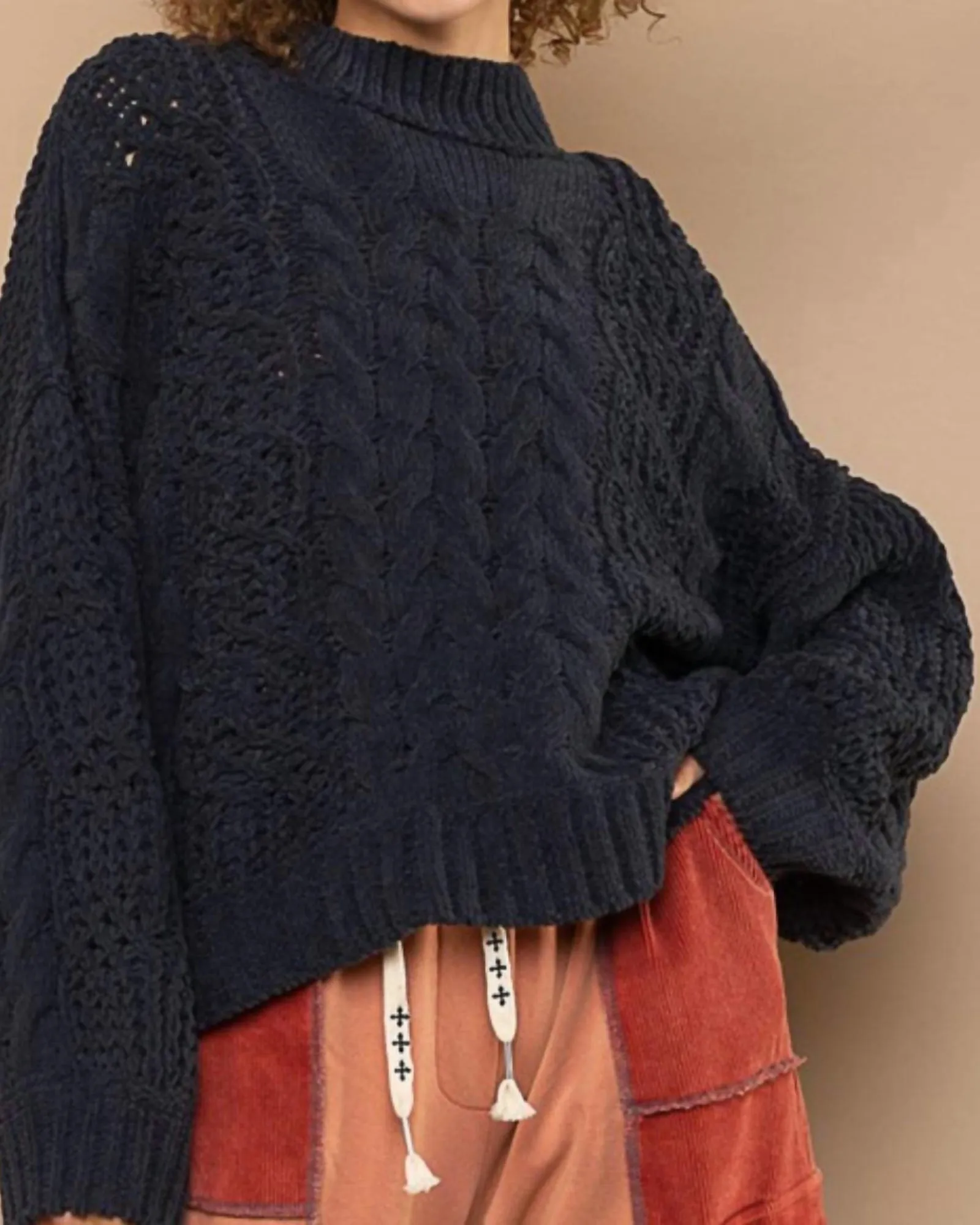 Cozy Luxurious Cable Sweater in Black | Black
