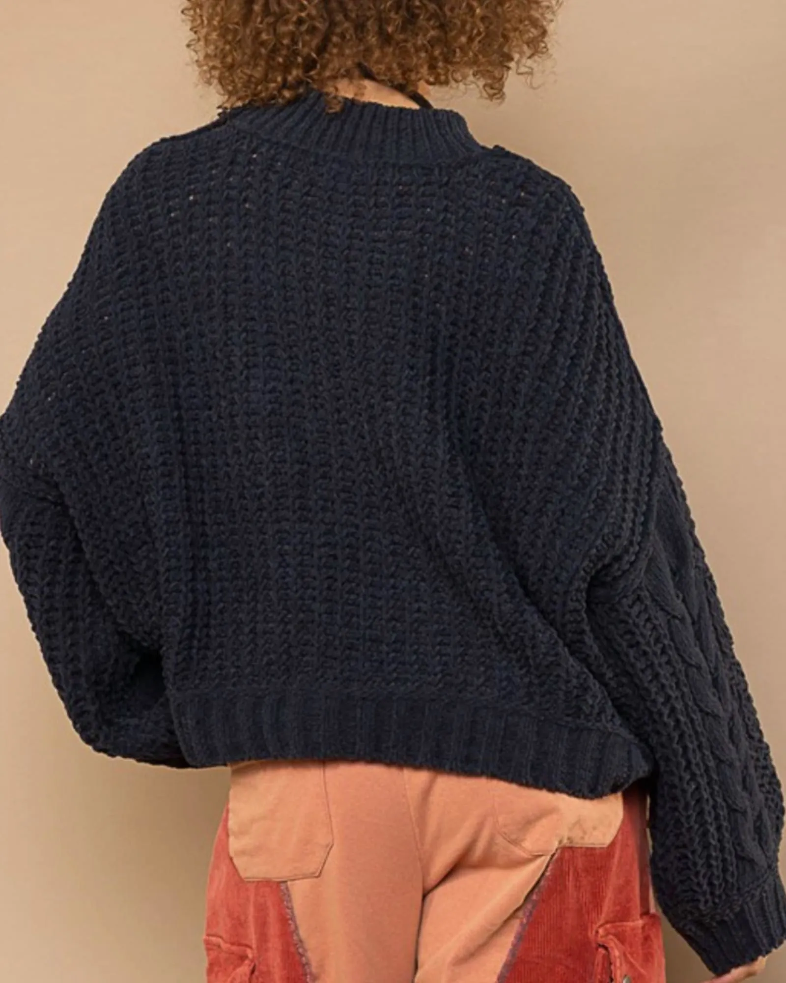 Cozy Luxurious Cable Sweater in Black | Black