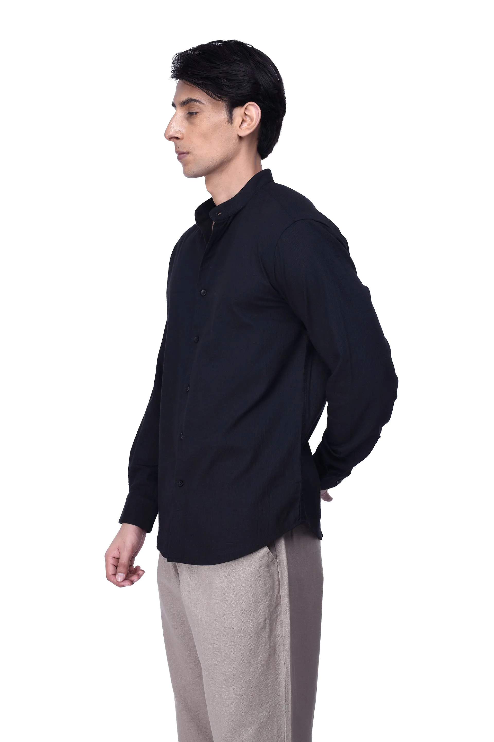 EASY IRON TEXTURED MANDARIN SHIRT IN BLACK