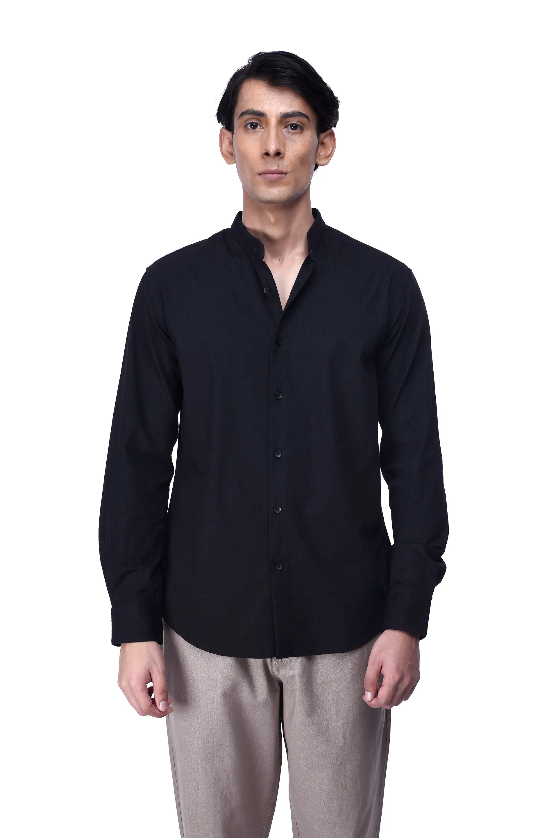 EASY IRON TEXTURED MANDARIN SHIRT IN BLACK