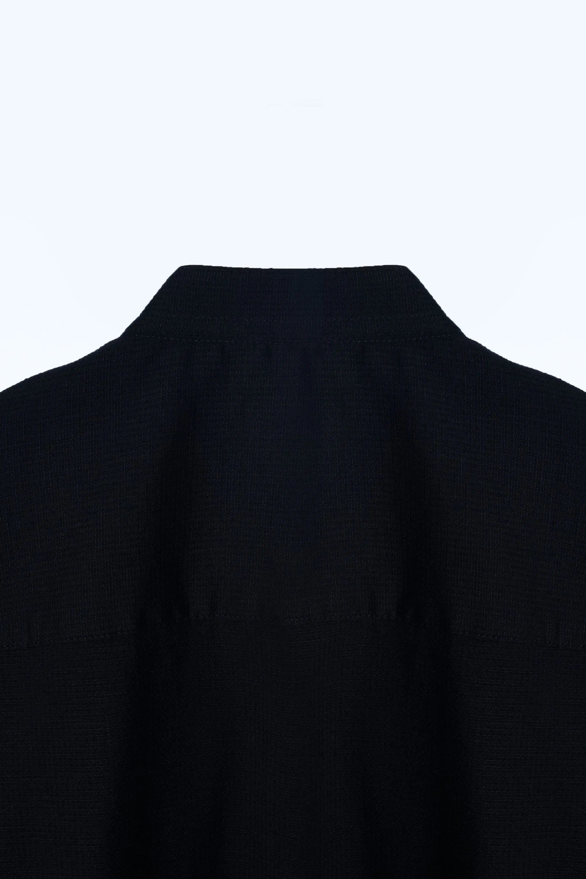 EASY IRON TEXTURED MANDARIN SHIRT IN BLACK