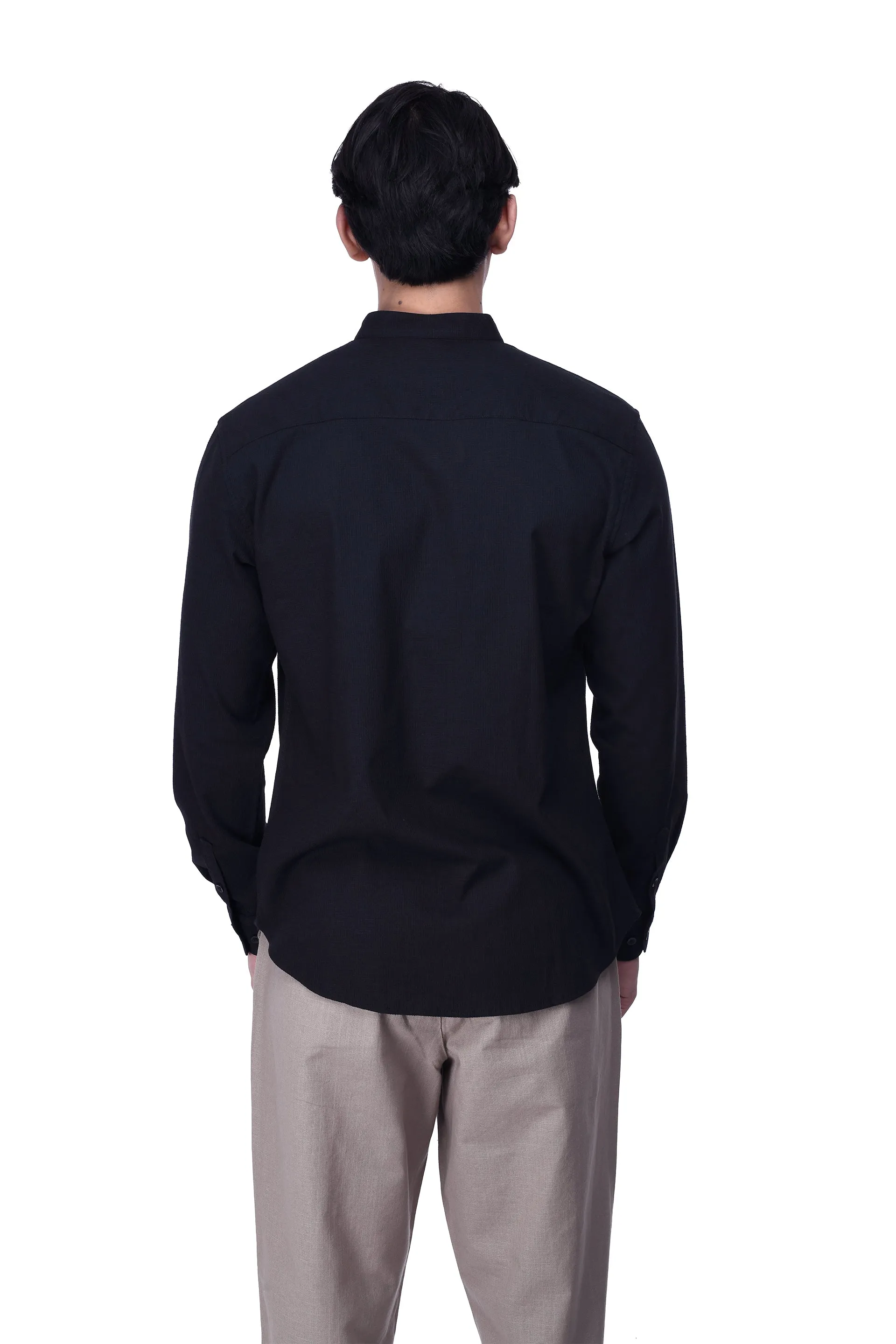 EASY IRON TEXTURED MANDARIN SHIRT IN BLACK
