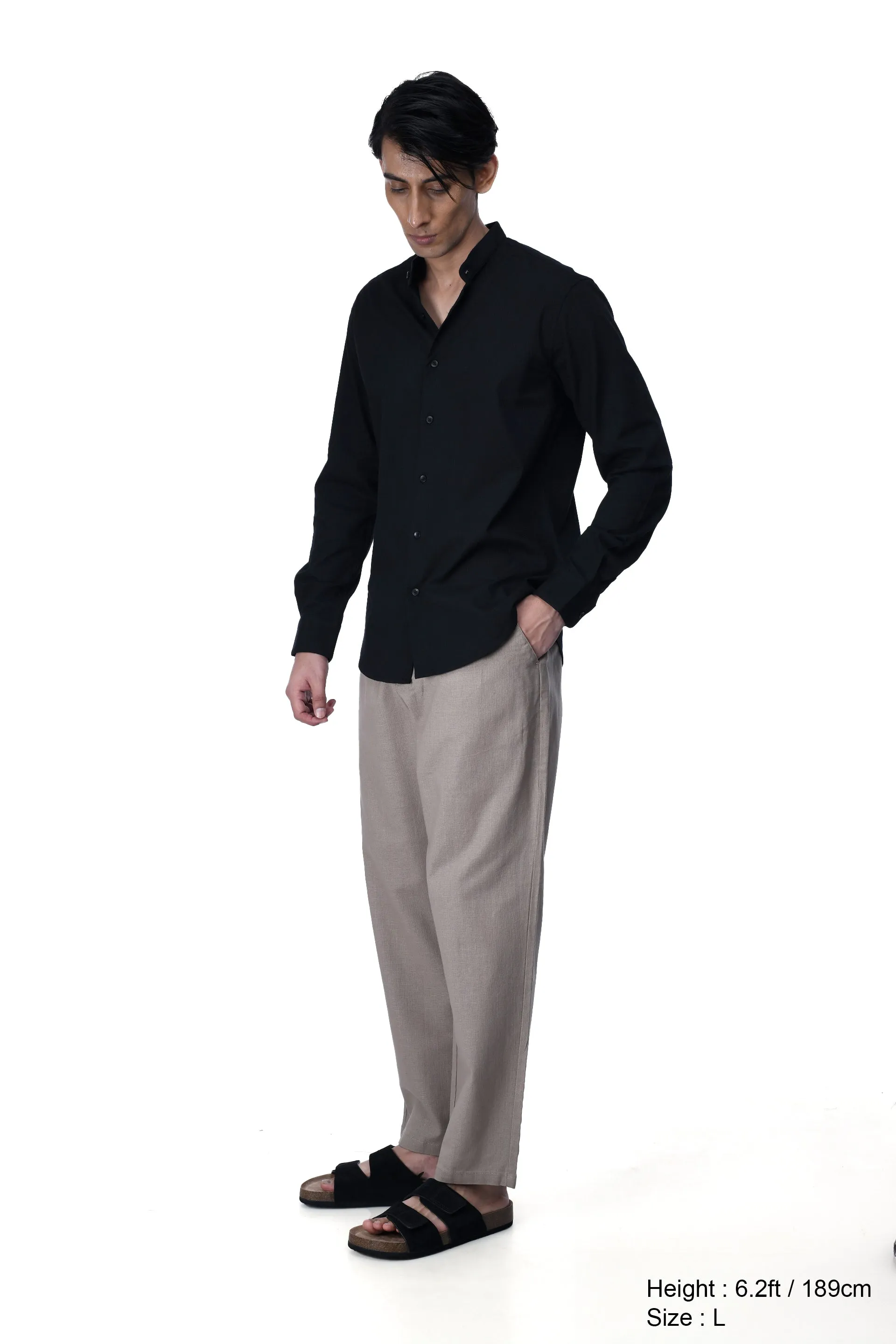 EASY IRON TEXTURED MANDARIN SHIRT IN BLACK