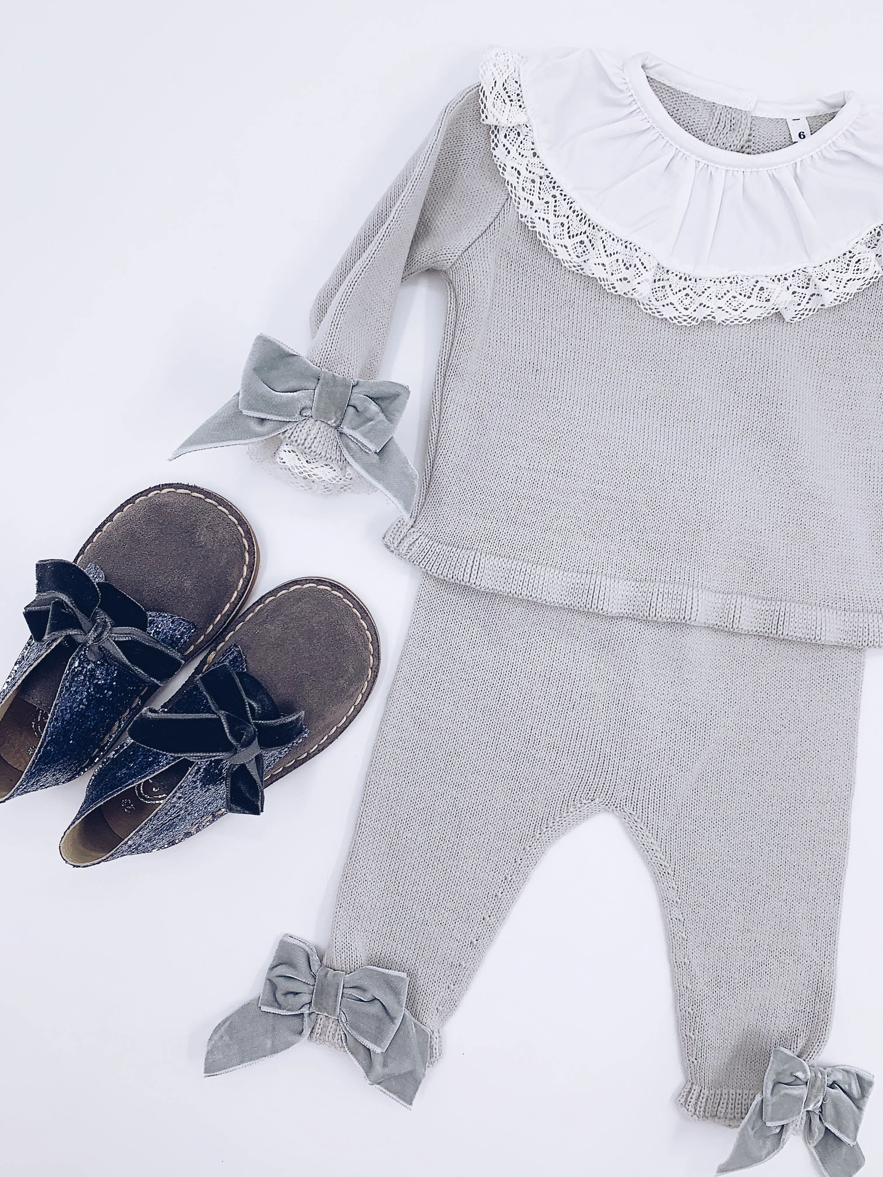 MI LOVES  SIGNATURE LUXURIOUS Knitted suit with velvet bows in Grey .