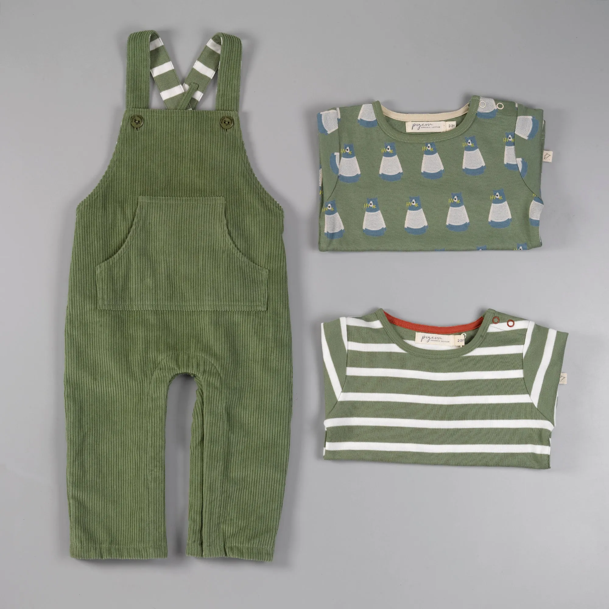 T-shirt- green bear: Size 2-3Y